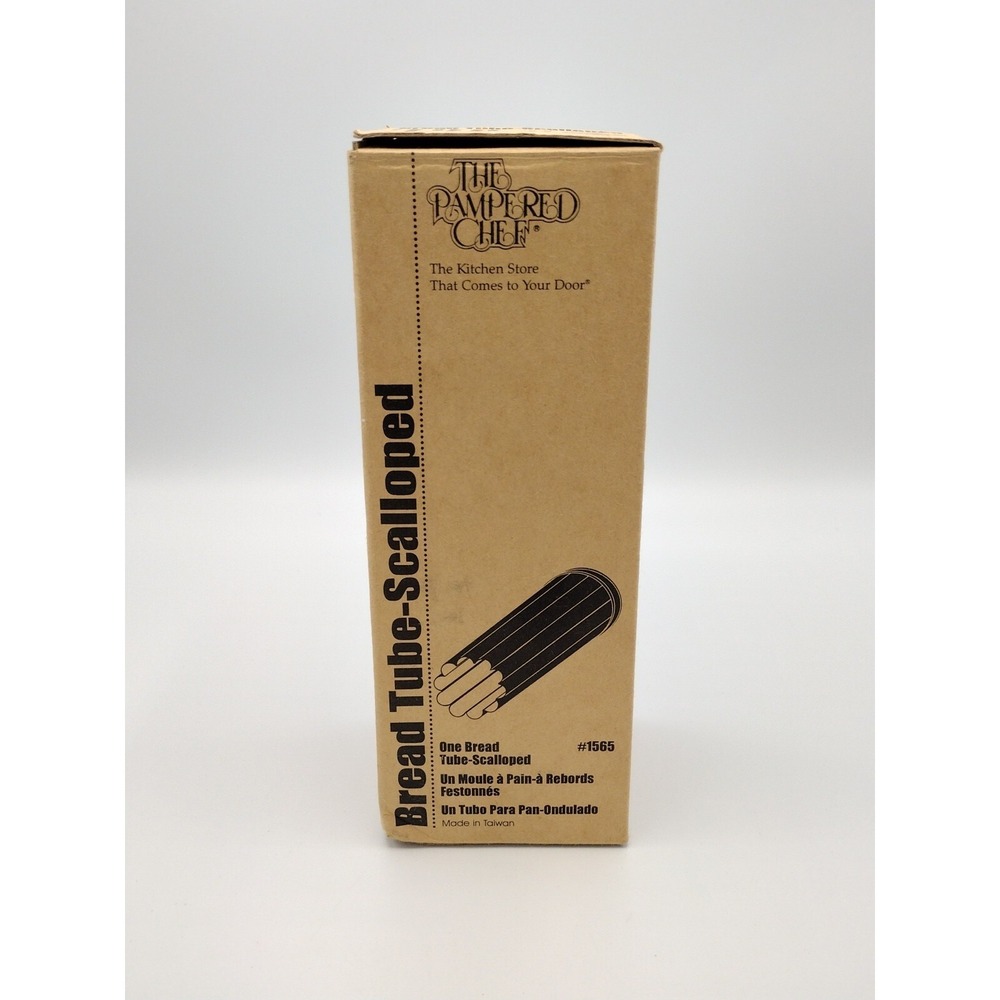 The Pampered Chef Scalloped‎ Bread Tube with Instruction Recipe Booklet 1565